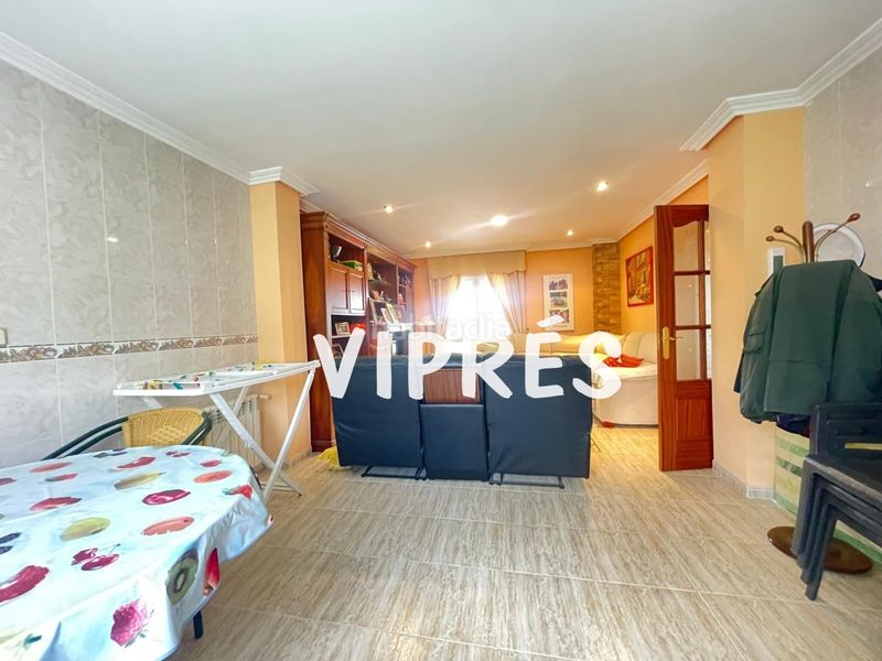 Foto c55ca0cc-86f0-4415-be71-cad23c29e6b1. Xalet amb calefacció aparcament piscina a Malpartida de Cáceres