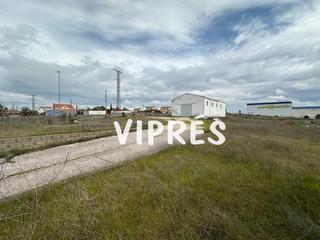 Bâtiment à usage industriel à Malpartida de Cáceres. Oportunidad única! nave industrial de 3.500 m en esquina con dob