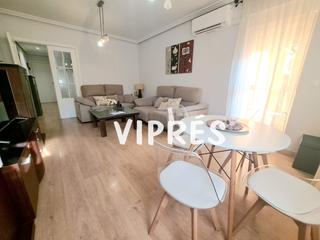 Piso en Este. Se vende un estupendo piso en la zona de montealto,  consta de 4