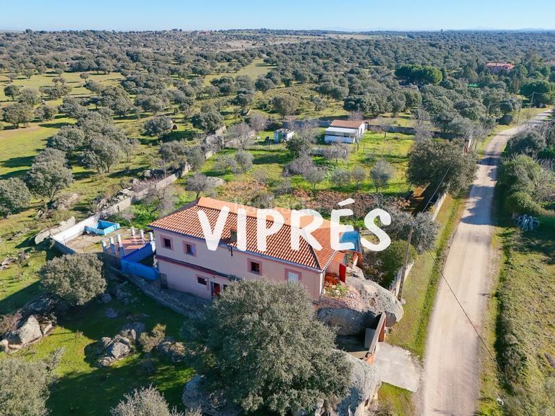 Foto b7fcbde5-495d-433c-a4f3-bfd54ed87790. Casale con piscina in Valdesalor - Rincón de Ballesteros Cáceres