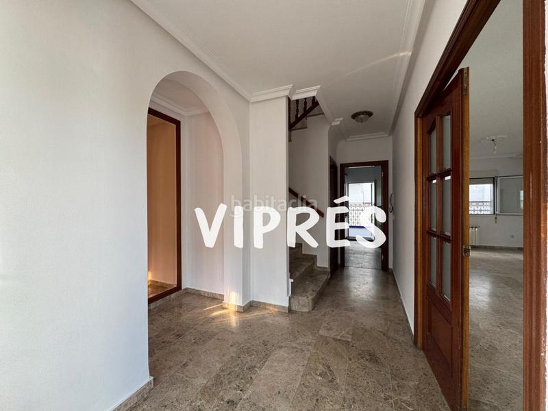 Foto 96eb4c93-990e-43ea-93b2-cce4acf483bf. Maison jumelée avec chauffage parking dans Oeste Mérida