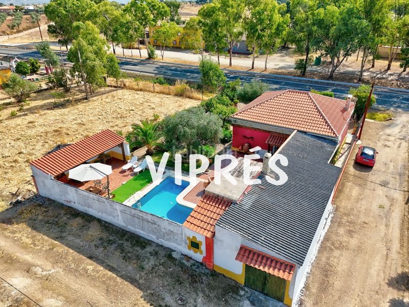 Foto 5b74aa7e-d34e-43c8-9f18-edbcaca30649. Chalet with heating parking in Alcuéscar
