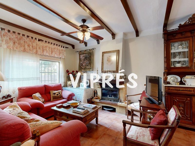 Foto b2e5c723-5d54-4266-99a4-86dad086f8fd. Chalet with heating parking in Alcuéscar