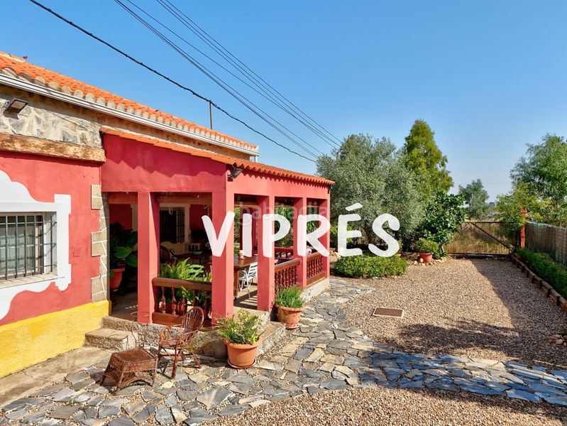 Foto fcd3e0de-56d8-41bf-ab74-b5e3717970ea. Chalet with heating parking in Alcuéscar