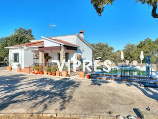 Chalet à Casar de Cáceres. Oportunidad única! chalet con gran parcela en el monte del casar