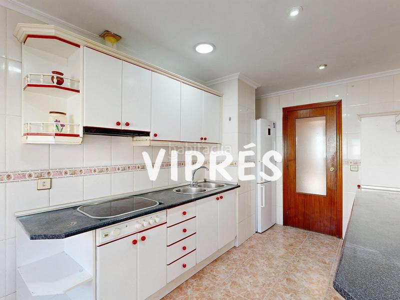 Foto 31c7dd70-c6d2-484d-ac40-c4b5ce6a47db. Flat with heating parking in Centro Cáceres