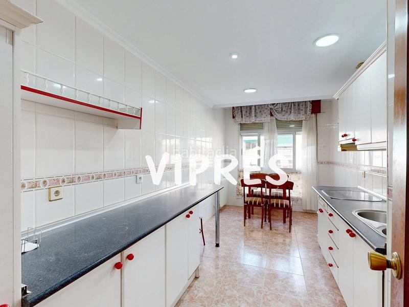 Foto 3bac9ebc-f40f-4a59-80e5-e73200a81116. Flat with heating parking in Centro Cáceres