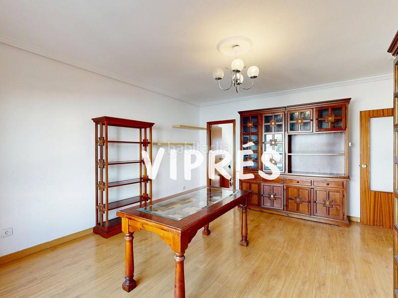 Foto 4d405d33-7637-48ff-9c37-623ce8fdf294. Flat with heating parking in Centro Cáceres