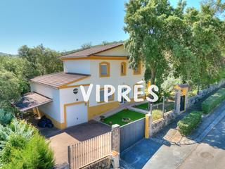 Xalet a Ceres Golf. Chalet en zona privilegiada con parcela de 1.000m, piscina, barb