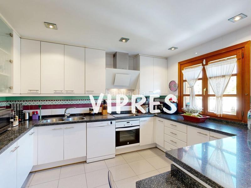 Foto 09f7df9f-c25c-43d9-8c03-6f5053cb5a7a. Maison jumelée avec chauffage parking dans Oeste Mérida