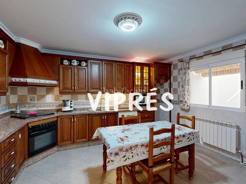 Foto 549d33c0-386a-49f4-ada6-e1fd0f45ffc4. House with heating parking in Arroyo de San Serván