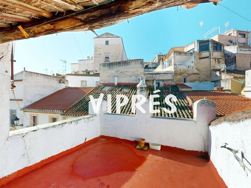 Foto a9d56661-cad5-47b0-aafa-37dfa214a363. Pis a Casco Antiguo Cáceres
