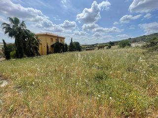 Terreny residencial a Sierra de Fuentes. Solar urbanizable en sierra de fuentes