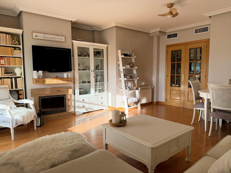 Foto 6de41675-8bb1-4ca4-b102-a9a0d5070761. Àtic amb calefacció a Montesol - Mejostilla Cáceres