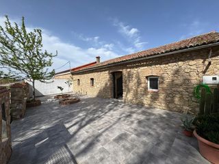 Semi detached house in Casar de Cáceres. Venta de chalet en la perala casar de cáceres