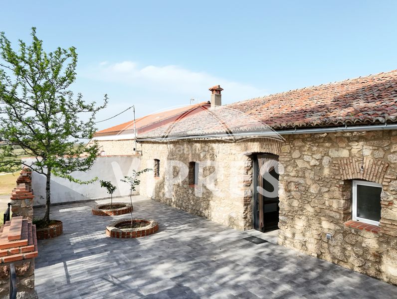 Foto a3119c2d-dd19-48e8-baa0-8d1b20a0dcfc. Casa adossada a Casar de Cáceres