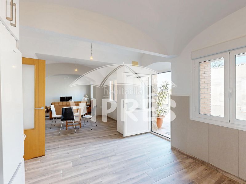 Foto ce6abc5c-9a24-4df1-8a88-9bd05512e814. Casa adossada a Casar de Cáceres