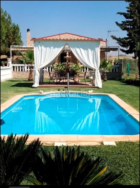 Foto e1f8e40e-3569-4840-b26a-d5f590c60c1e. Masia amb piscina a Oeste Mérida
