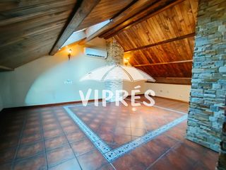 Casa a schiera in Norte. Adosado reformado con buhardilla en venta abadias