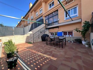 Casa adossada a Montesol - Mejostilla. Venta de adosado con patio en montesol