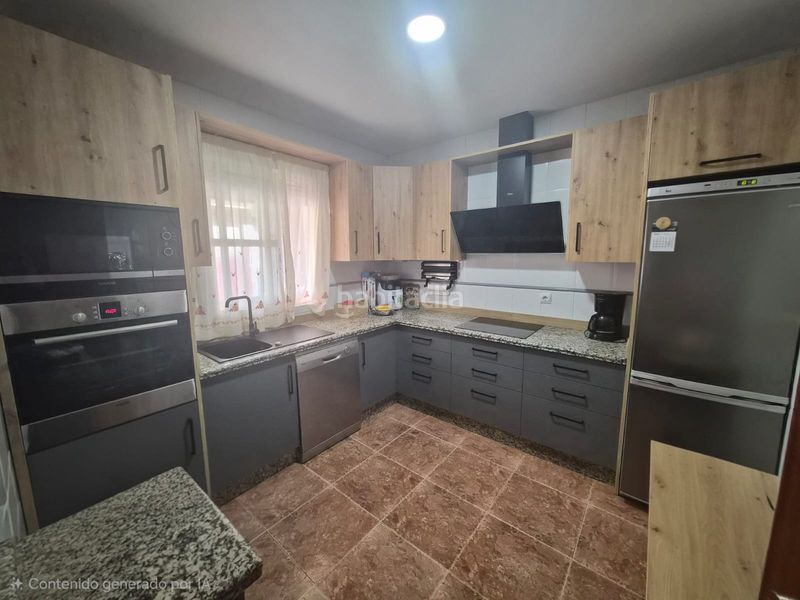 Foto d6bfd02b-08b6-4738-bfc9-a82bc6479904. Casa adossada a Sur Mérida