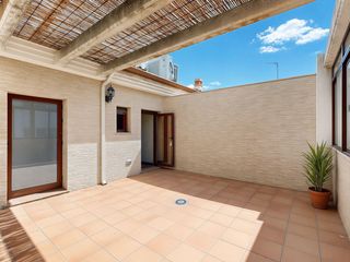 Maison à Casco Antiguo. Casa en venta en plaza italia en cáceres