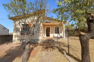 Masia a Casar de Cáceres. Casa en la perala