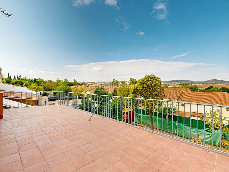 Foto 50f9aac5-11ef-4d93-b2bf-18f7473065ed. Casa adossada a Montesol - Mejostilla Cáceres