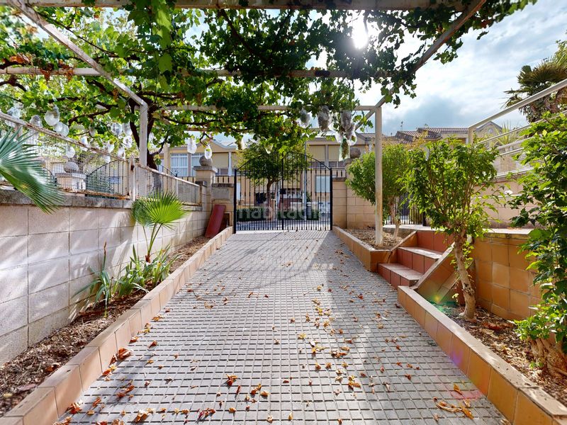 Foto e38e1ed1-2ccb-4b88-8fc2-3d017a79b4d4. Casa adossada a Montesol - Mejostilla Cáceres