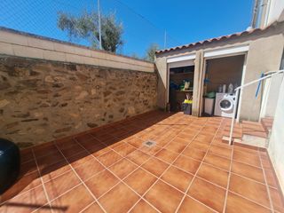 Maison jumelée à Casar de Cáceres. Adosado en venta en casar de cáceres