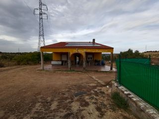Bauernhof in Oeste. Venta de finca rustica con casa  y piscina  en  mérida