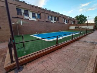 Casa a schiera in Oeste. Venta de adosado  con piscina en zona del prado