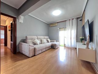 Appartement à Nuevo Cáceres. Venta de piso nuevo y amueblado en la avd de cervantes de 4 habi