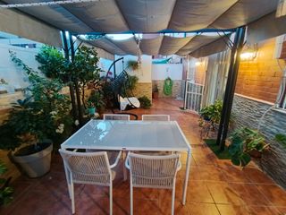 Etagenwohnung in Este. Venta  piso  de tres dormitorios y patio en  iii milenio