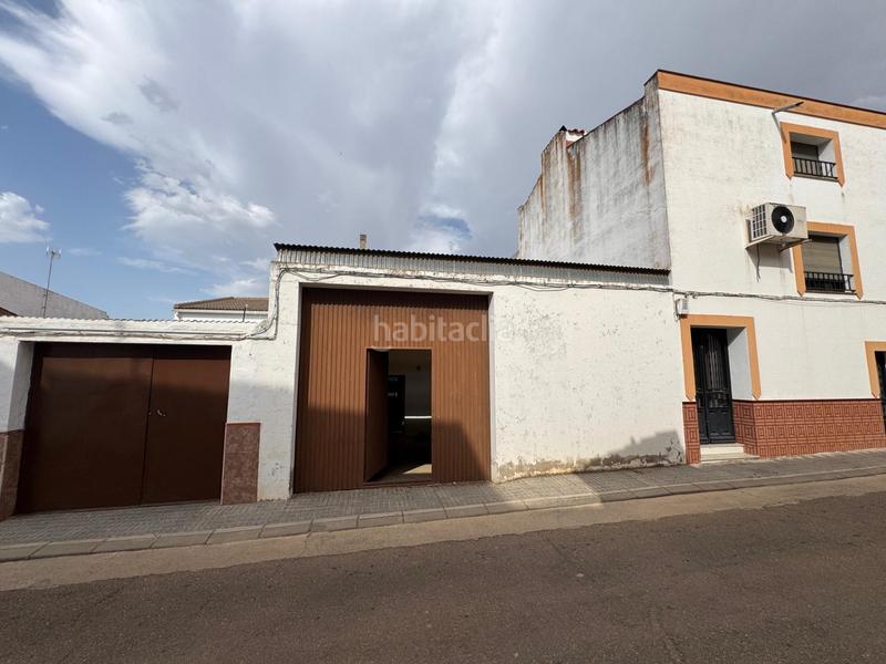 Foto b2cda785-c476-47fc-bca8-e82fefc049ed. Edifici a Zarza (La)