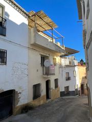 Casa a Alcuéscar. Casabanco   vende    vivienda  de  cinco dormitorios en  alcuesc
