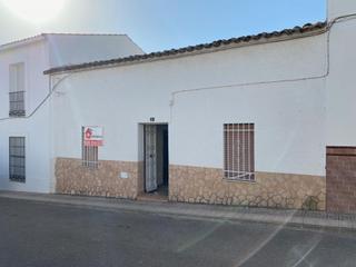 Casa  Calle pizarro. Casabanco vende vivienda de tres dormitorios en malcocinado