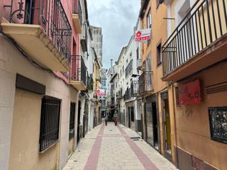 Appartement à Centro Ciudad. Casabanco vende  vivienda  local  en plasencia.