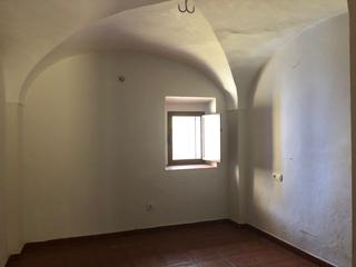 Casa a Madroñera. Casabanco  vende casa  de tres dormitorios  en  madroñera
