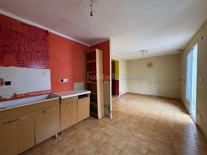 Foto ed6da23b-0379-445e-9798-9e00576a77b4. Masia amb aparcament a Haba (La)