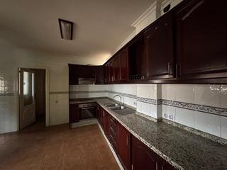 Piso en Almendralejo. Casabanco vende  amplio piso de  cinco dormitorios en almendrale
