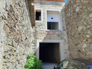 Casa a Calle del ayuntamiento 26. Edificio a dos alturas en la localidad de santa ana  cáceres.