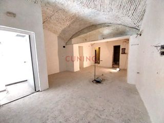 Local Comercial a Barrio nuevo 3. Oportunidad!!! inmueble ideal para conversión en vivienda. autor