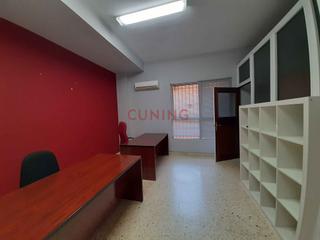 Office space in Ruta de la Plata. Oficina situada en el centro de cáceres, ocupa una superficie ap
