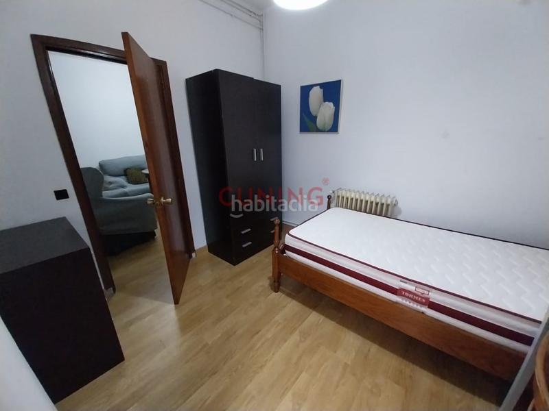 Foto e8b27391-a53c-4a5f-b33d-63baccb0e5c3. Alquiler piso oportunidad estudiantes. vivienda en alquiler situada en el Centro , consta de 3 habitaciones,1 baño, cocina y salón. id en Cáceres
