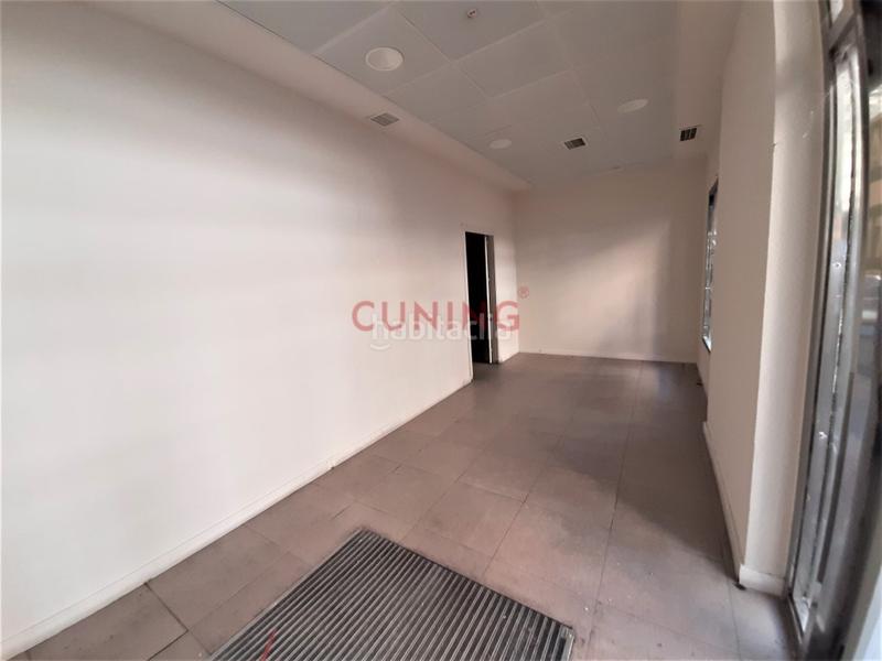 Foto aa47cacb-2844-4e0f-b3f3-f1c92a452d02. Alquiler local comercial alquiler de local comercial situado en zona Centro. ideal para inicio de actividad. en Cáceres