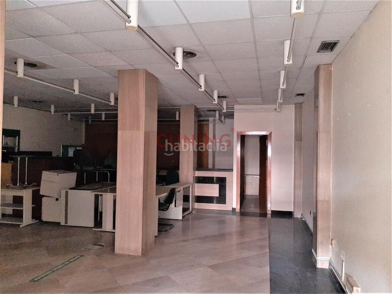 Foto 4f397bbb-5193-490c-833d-9674a93b8ab3. Location local commercial dans Centro Cáceres