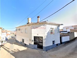 Casa  Calle san pedro. Venta de casa situada en la localidad de talav�n, c�ceres. preci