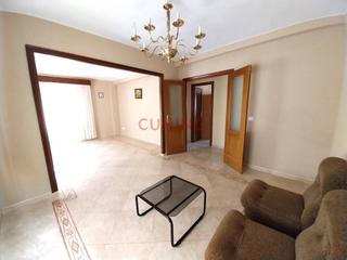 Pis  N/a. Venta de piso y plaza de garaje situados en en zona centro.
