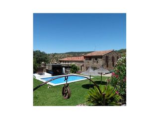 Maison en Madro�era. Magn�fica finca r�stica de 4 hect�reas de terreno, cortijo con v